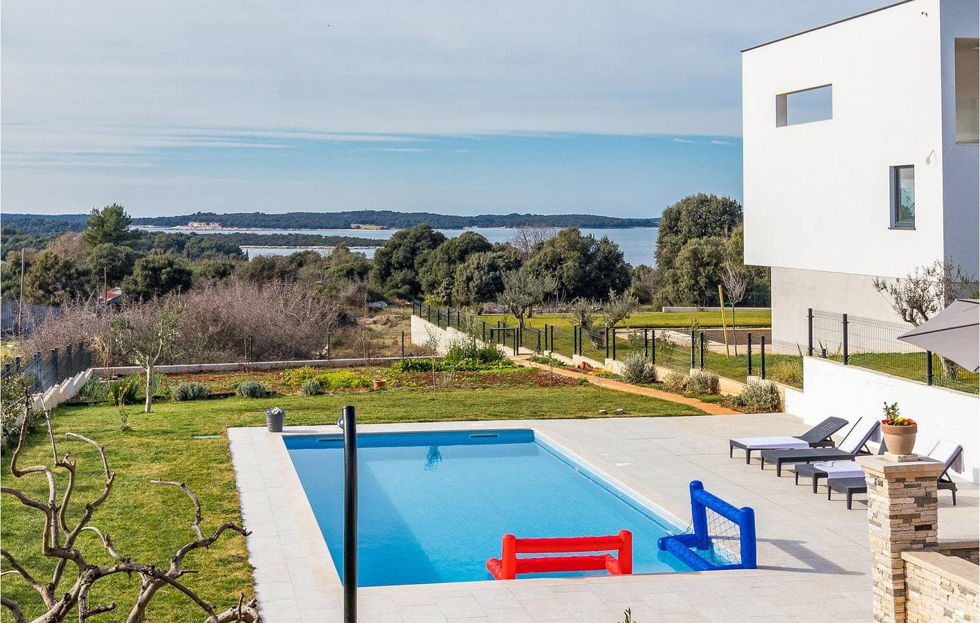 Urlaub am Meer: Gemütliche Ferienwohnung mit Pool, Terrasse und WLAN 1