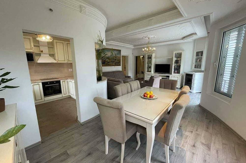Foto 9 von 10: Modern Classic 2-Bedroom Apartment in Donja Lastva