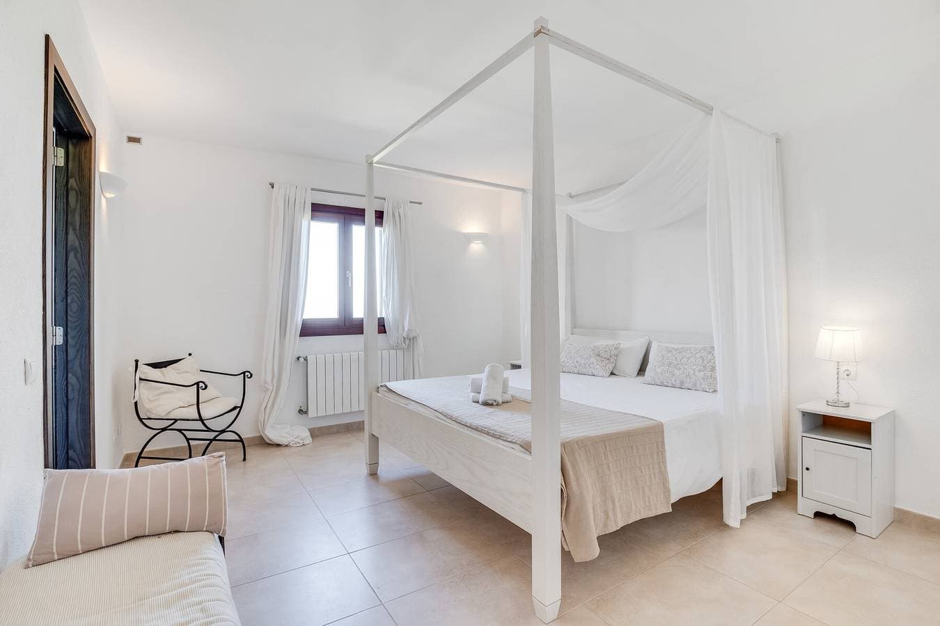 Foto 12 von 33: Ferienhaus Finca Na Blanca mit Meerblick, Pool, WLAN, Terrassen und Garten