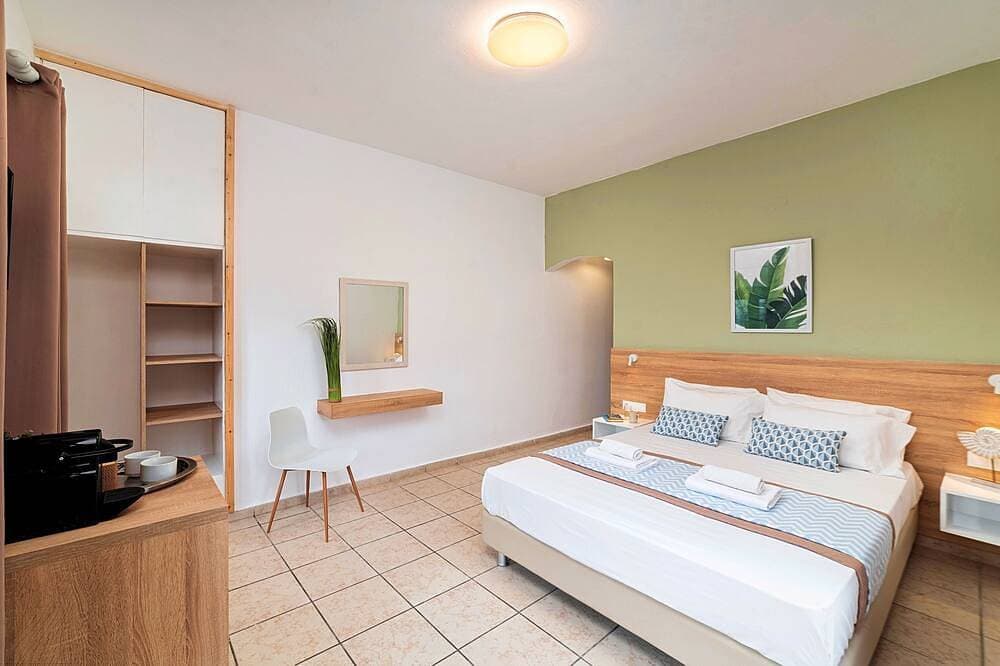 Foto 3 von 22: Welcome Apts laid just 1600m away from the longest sandy beach of northern Crete and the touristic Georgioupolis Town, offering great views to the Cretan Sea and the White Mountains.  Welcome Apts is ideal for couples, families, a group of families or a g