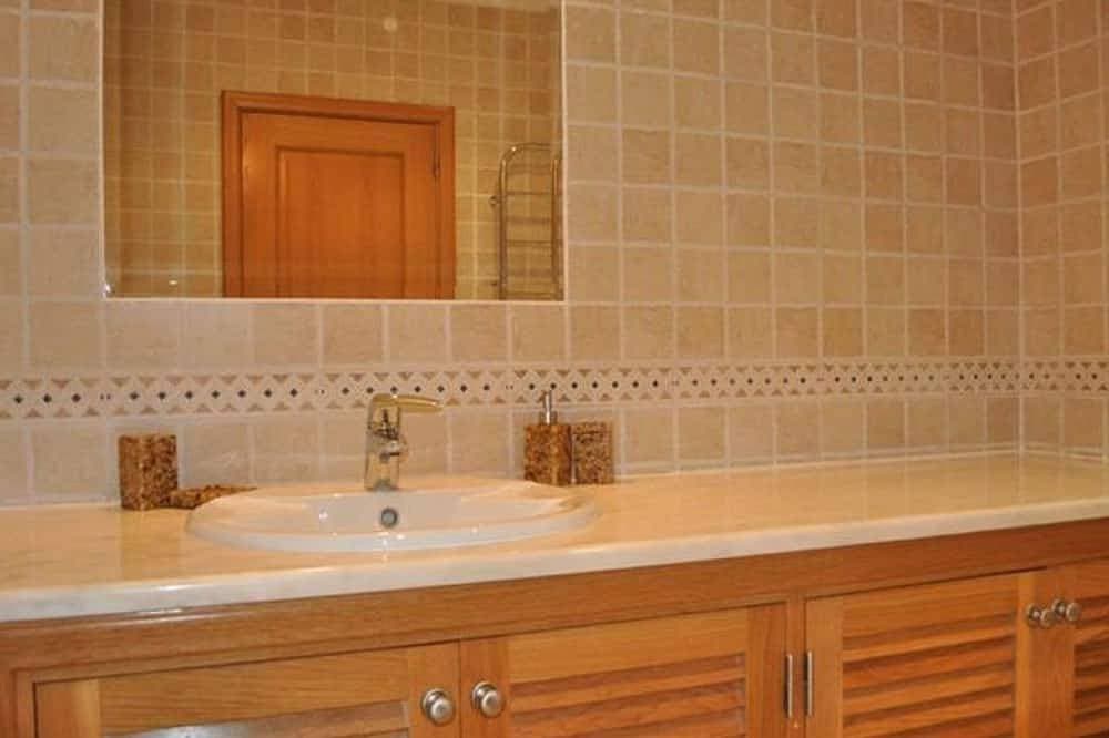 Foto 11 von 30: Atemberaubende 3 Schlafzimmer Reihenhaus, nahe dem Pool, in der Ansicht, Salema