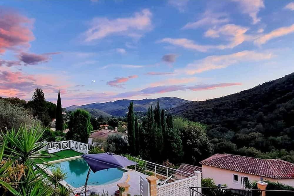 Beautiful villa in absolute calm with panoramic view of the Tanneron! 1