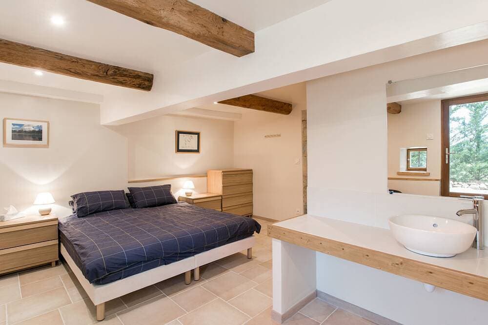 Foto 4 von 27: La Petite Grange - umgebaute gewölbte Scheune - Südliche Ardèche - 2 Schlafzimmer mit Bad