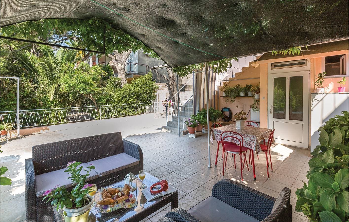 Foto 4 von 24: Gemütliche Ferienwohnung mit Terrasse in der Nähe der Küste von Makarska und mit Restaurants