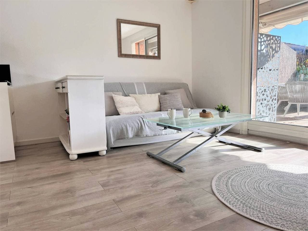 Foto 3 von 15: Klimatisierte 2-Zimmer-Wohnung mit Terrasse, Pool und WLAN, 4 Schlafplätze, Le Lavandou