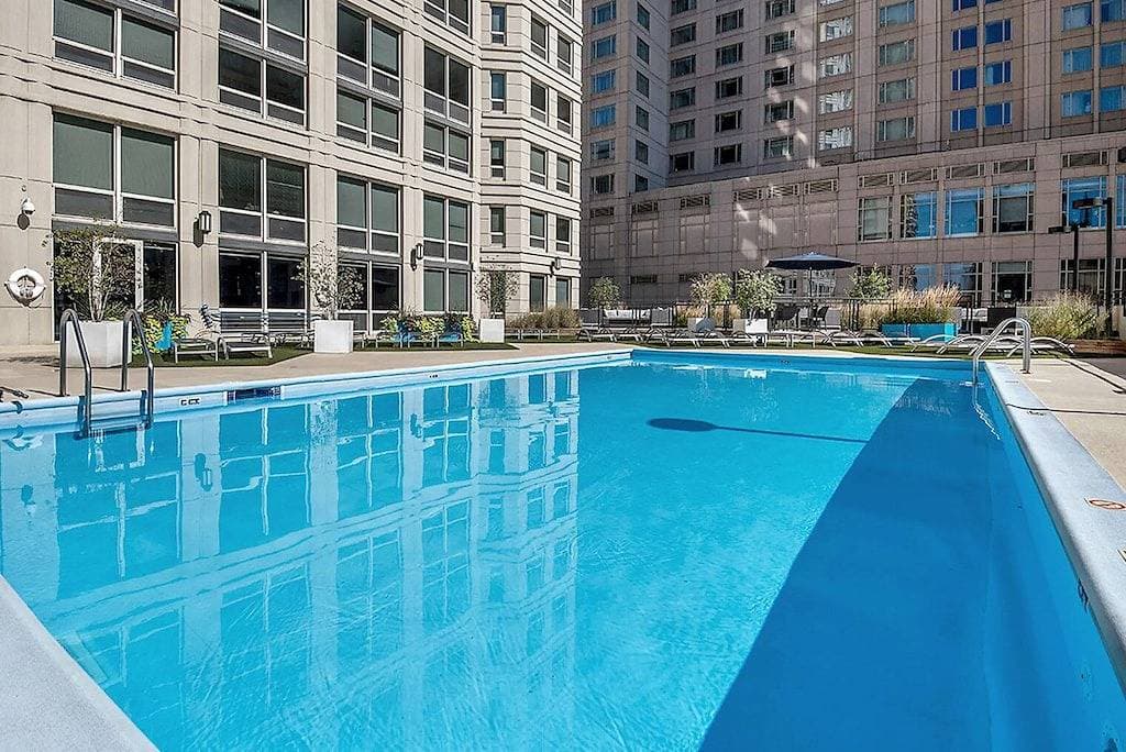 Foto 13 von 35: Modernes River North 1-Zimmer mit Fitnessstudio + Waschmaschine/Trockner nahe Mag Mile von Blueground