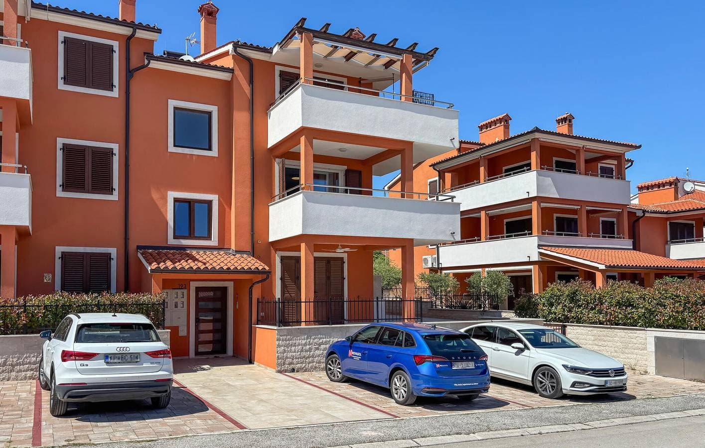 Foto 2 von 25: Gemütliche Ferienwohnung mit Terrasse, WLAN und Parkplatz, 1 km vom Strand Bijela entfernt