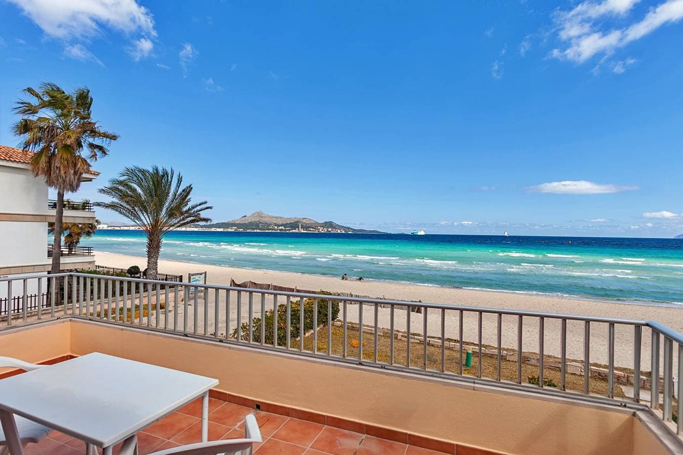Foto 4 von 24: Beachfront Villa Socias Playa