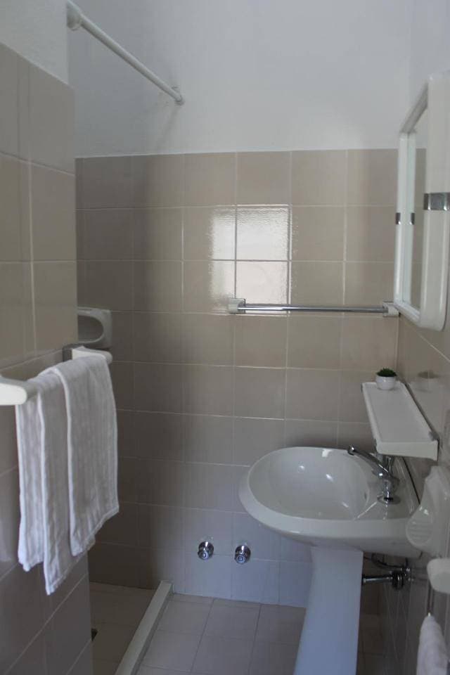 Foto 12 von 12: Double Room with Private Bathroom