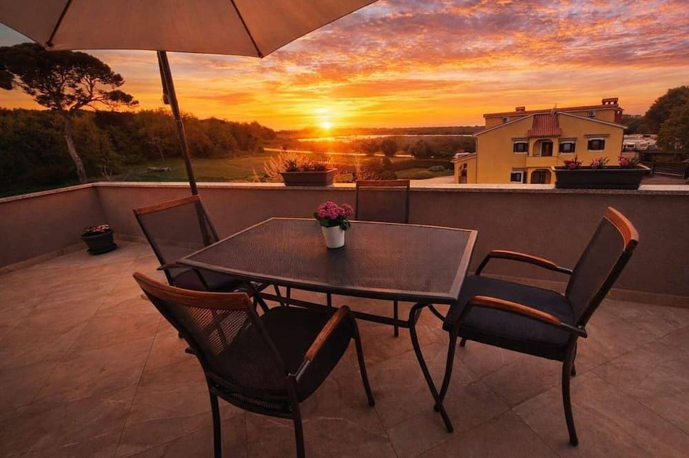 Apartments Sunset - Two bedroom Apartment with Terrace and Sea View 1