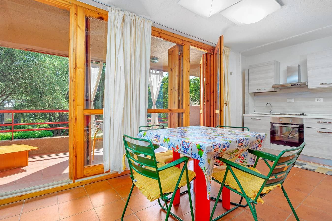 Foto 8 von 16: Ferienhaus 'Libeccio 2417' mit Gemeinschaftspool, privater Terrasse und Balkon