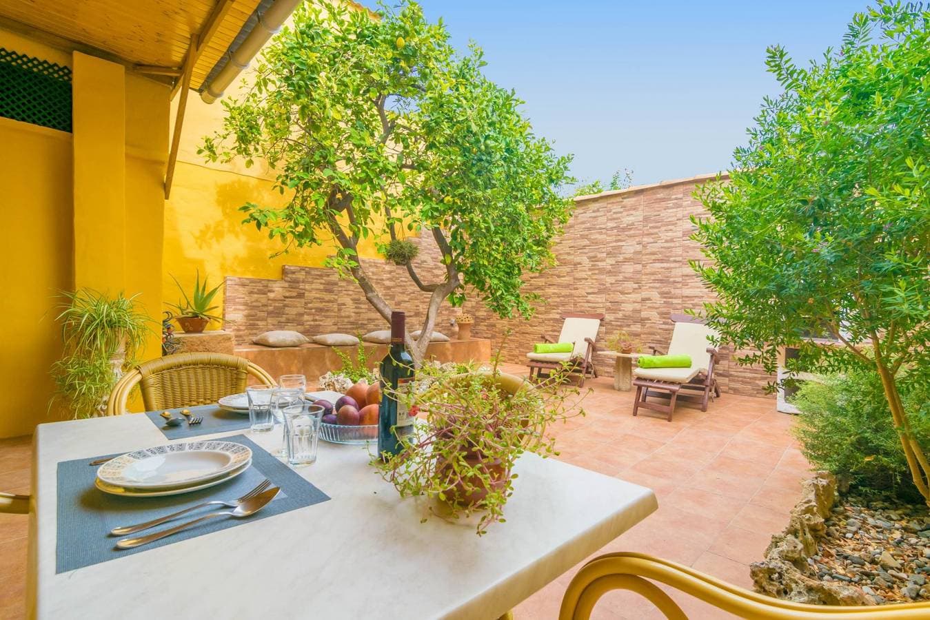 Sabatera - Behagliches Stadthaus mit fantastischer Terrasse in der Inselmitte. WiFi gratis 1
