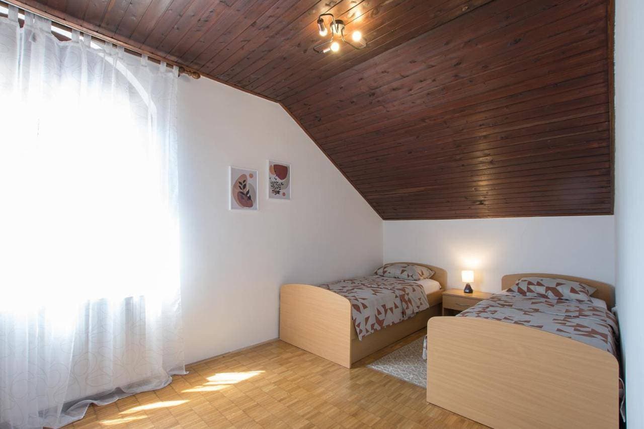 Foto 10 von 116: Four-Bedroom House