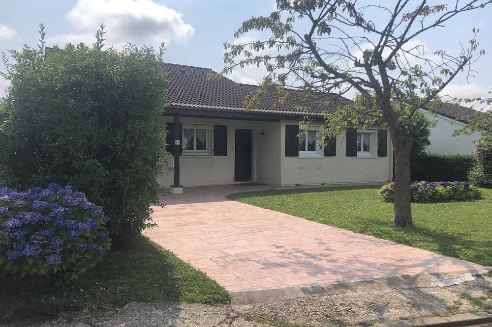 House 3 bedrooms Garden south view Fields Carrefour School Swimming pool Bus Rouen on foot 1