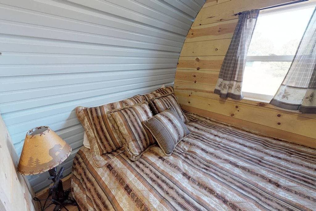 Foto 9 von 50: Western Wagon, Bettwäsche, heiße Duschen, herrliche Ausblicke