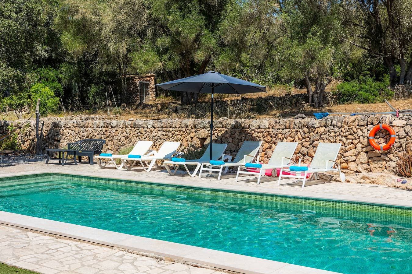 Foto 10 von 45: Can Gallot De Punxuat – Pool, Bergblick, WLAN & Klimaanlage