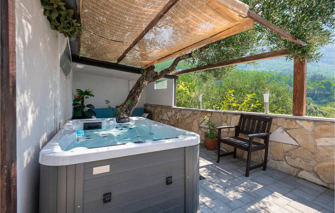 Foto 6 von 29: Gemütliche Ferienwohnung mit Terrasse, WLAN und Parkplatz in der Nähe der Küste von Makarska