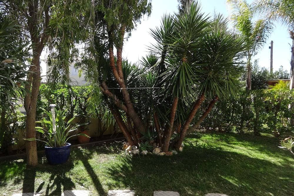 Foto 7 von 15: Cozy studio in the garden with terrace