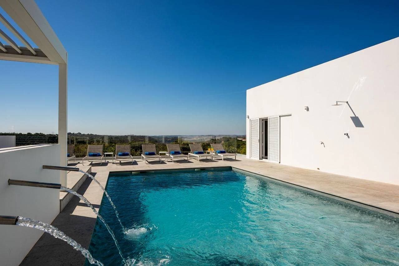 Foto 2 von 5: Villa with Private Pool