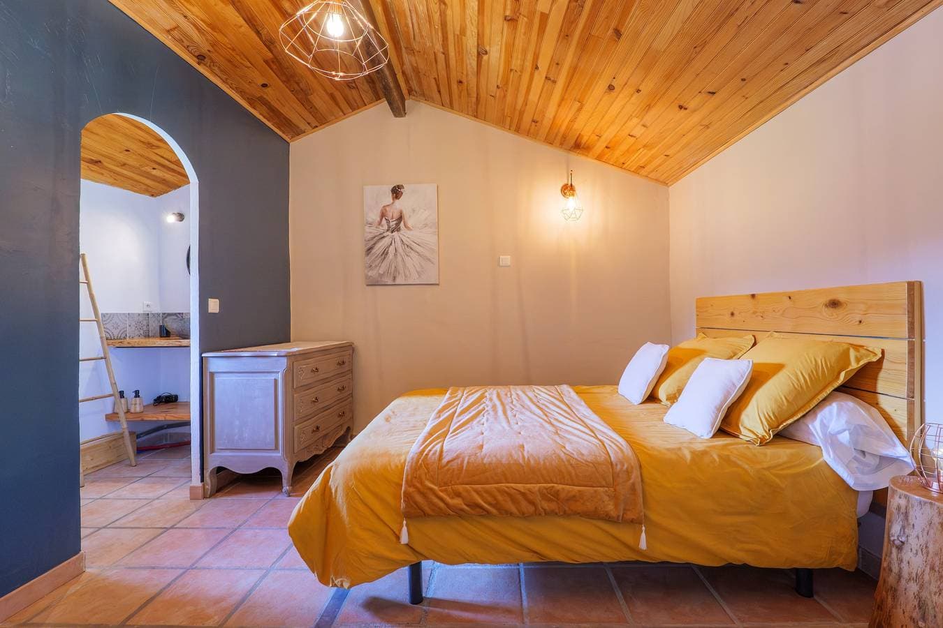 Foto 12 von 22: Gästezimmer „Les Terrasses de Collanges“ mit Bergblick und WLAN