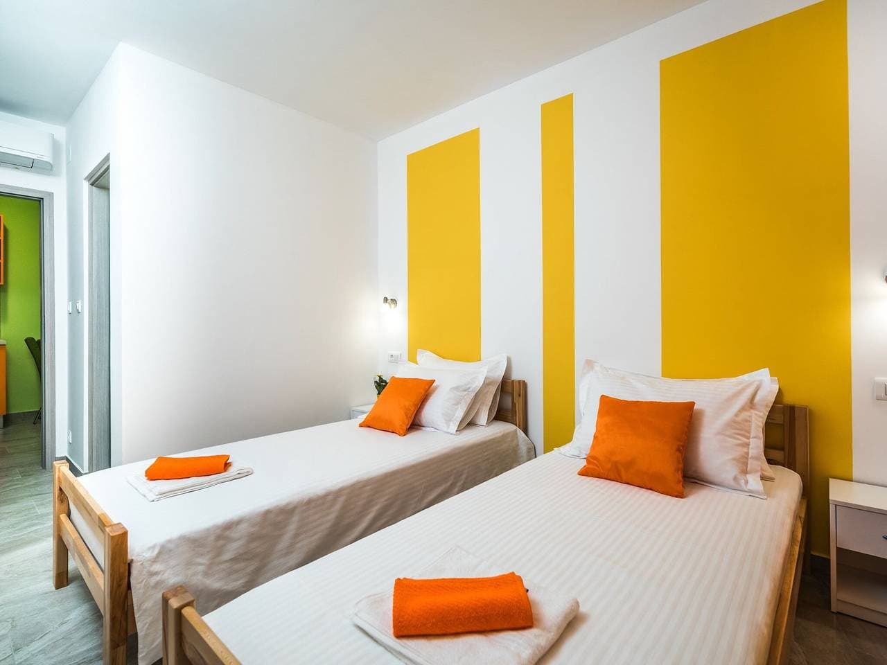 Foto 4 von 8: Apartments & Rooms Sunshine Home- Twin Room ( Yellow )