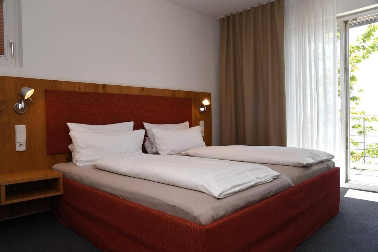 Foto 3 von 9: Double Room with Lake View