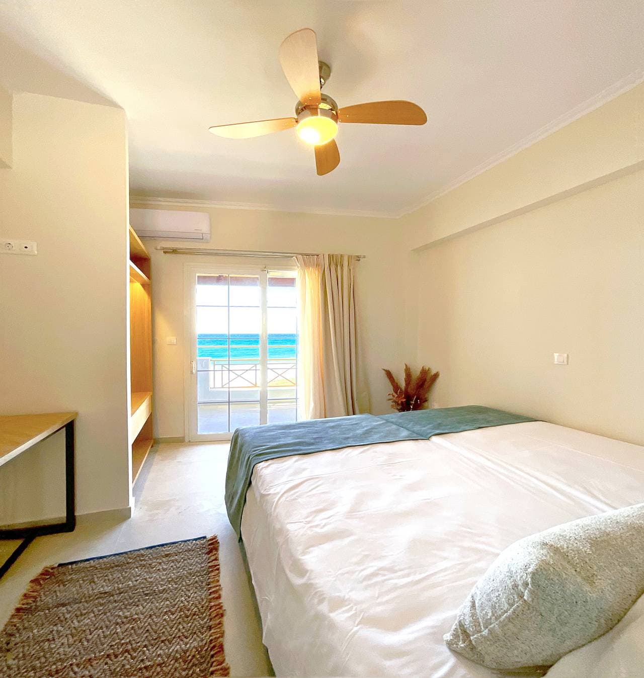 Foto 13 von 26: 2 Bett Luxussuite direkt am Strand Agios Gordios Korfu Griechenland