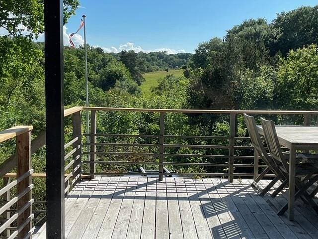 Foto 5 von 22: Ferienhaus auf hohem Naturgrund mit Blick auf Wald- und Naturlandschaft bei Femmøller