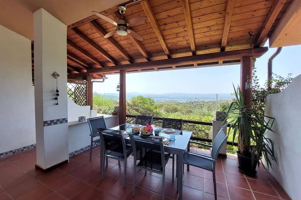 Herrliche Wohnung für 4 Leute mit Klimaanlage, TV, Terrasse, Haustiere erlaubt und Panoramablick 1