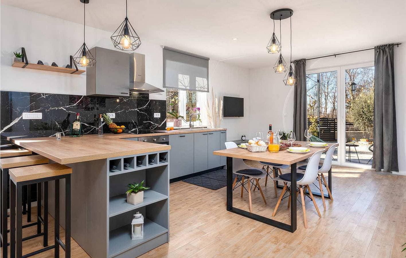 Foto 2 von 41: Modernes Apartment mit 2 Schlafzimmern, Pool und Terrasse – WLAN & Klimaanlage