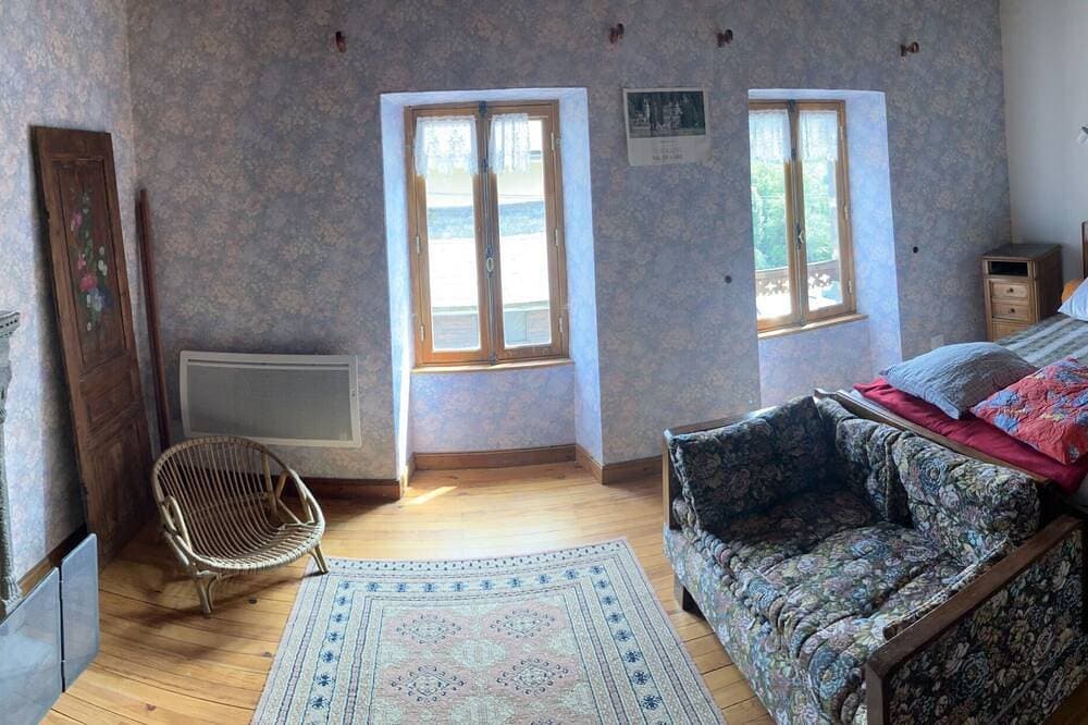 Foto 2 von 30: Ferienhaus-Ensuite mit Bad-Bergblick