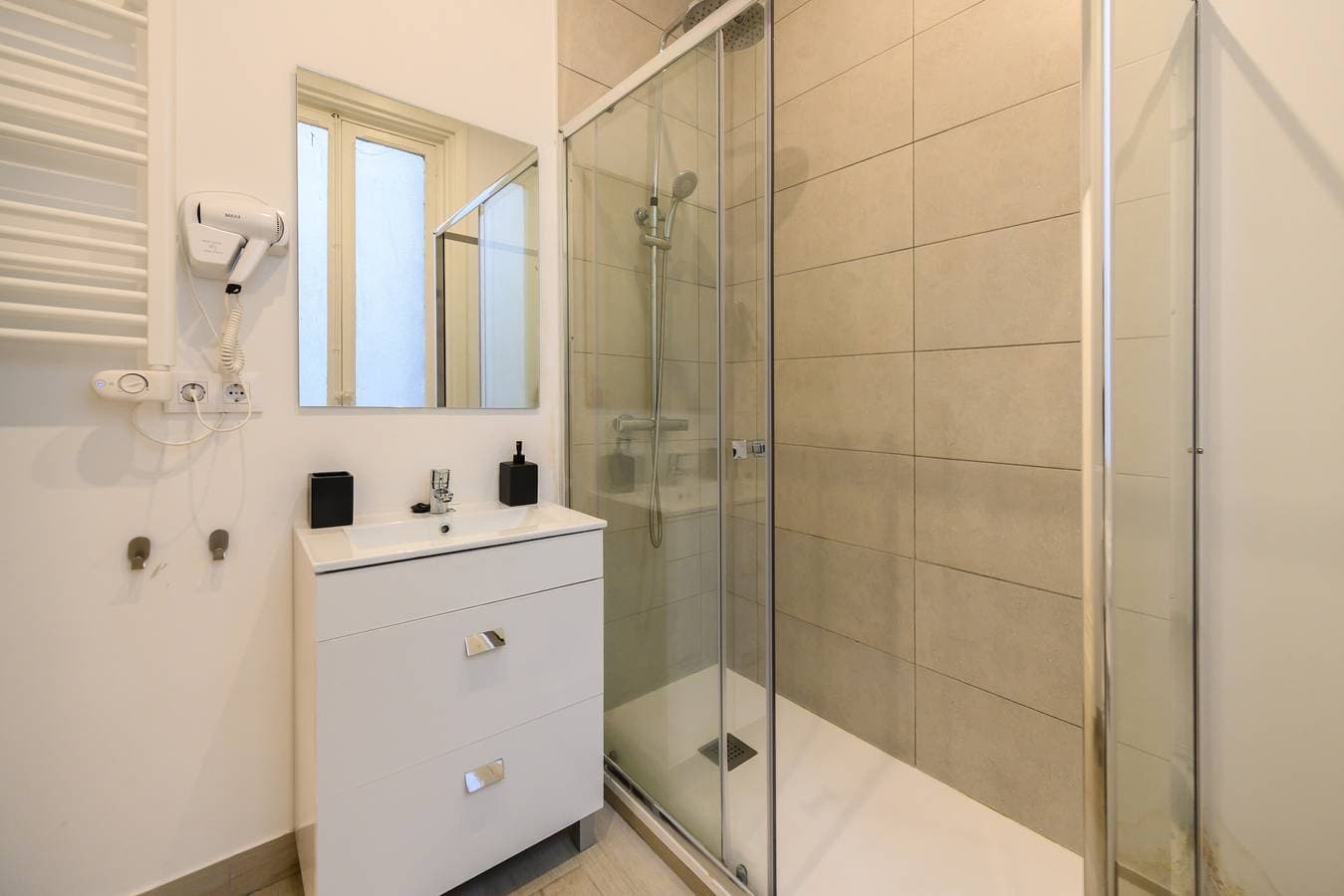 Foto 4 von 18: M Los Ángeles: habitación con comodidad