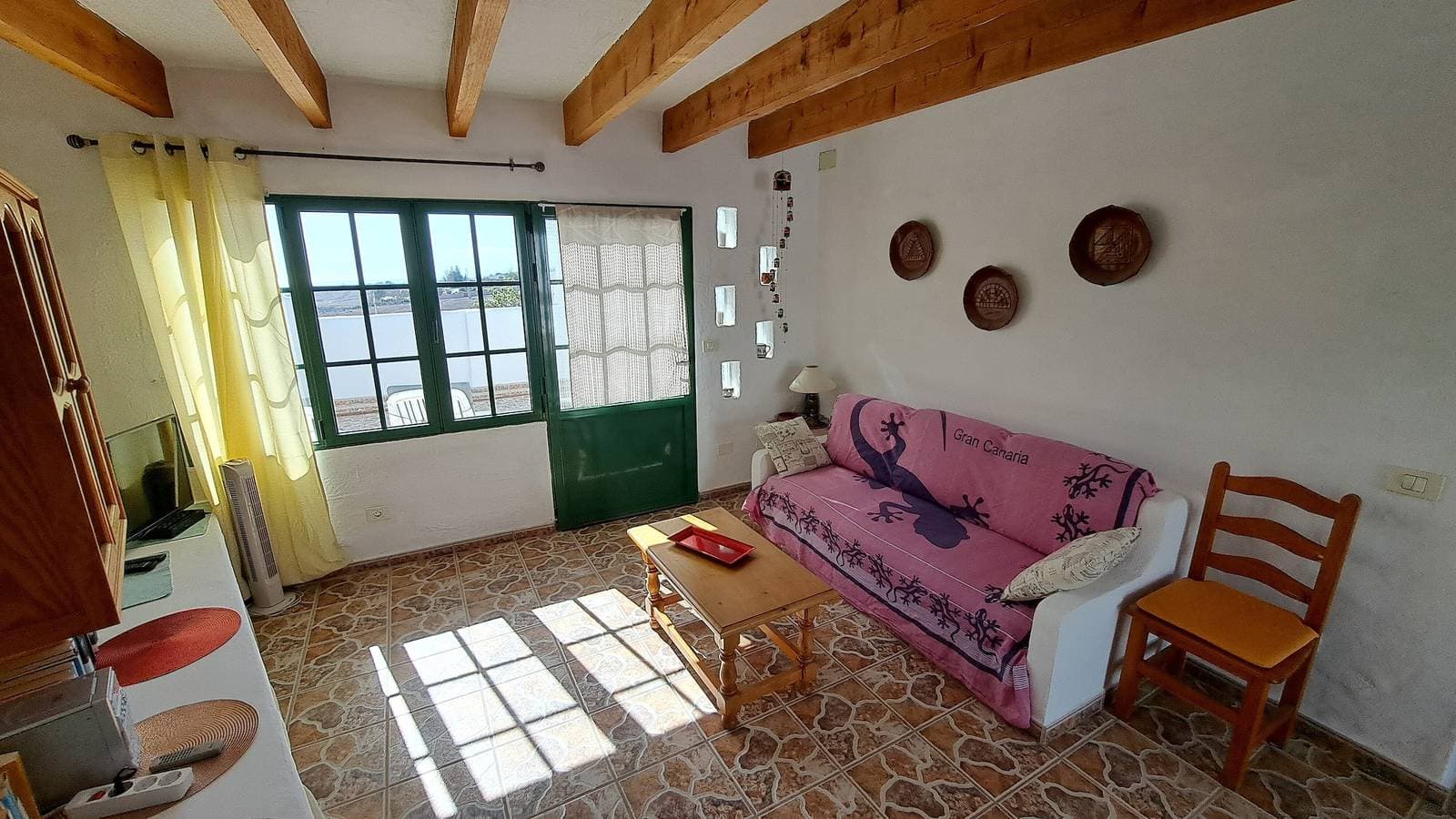 Foto 9 von 22: Schönes 1 Bedroom Apartment - Free Wifi - große Terasse mit Aussicht auf das Meer