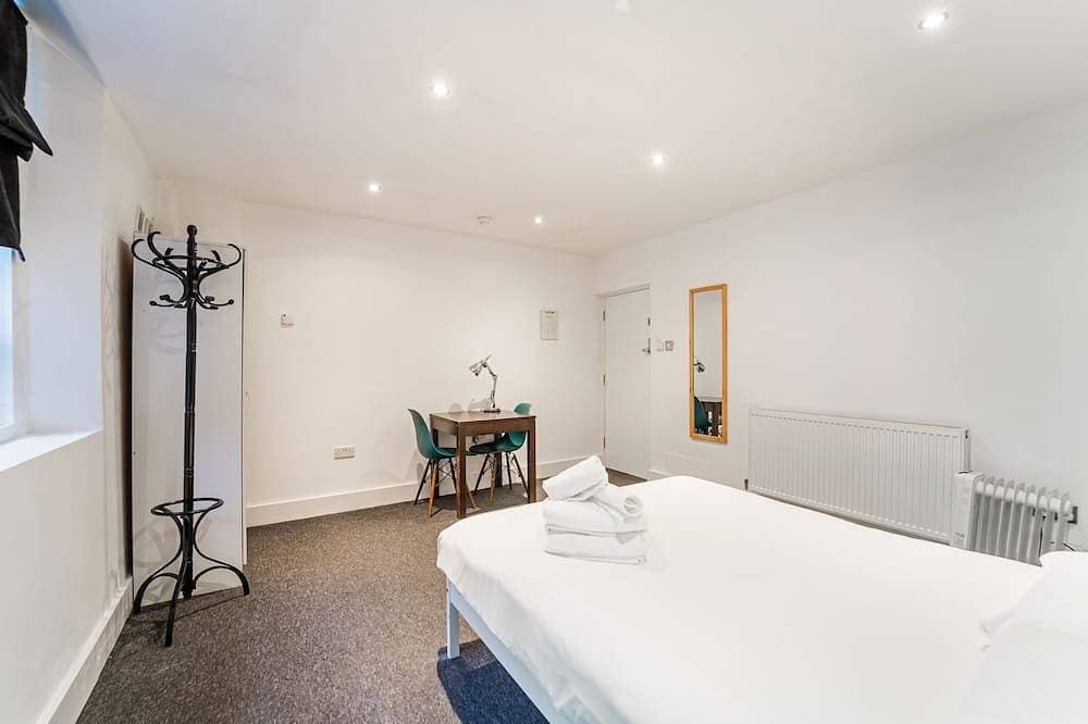 Foto 4 von 17: Budget-Studio-Gemeinsames Badezimmer