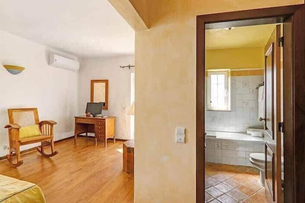 Foto 10 von 30: Villa Faustine, huge lawn, sea view, kid play area