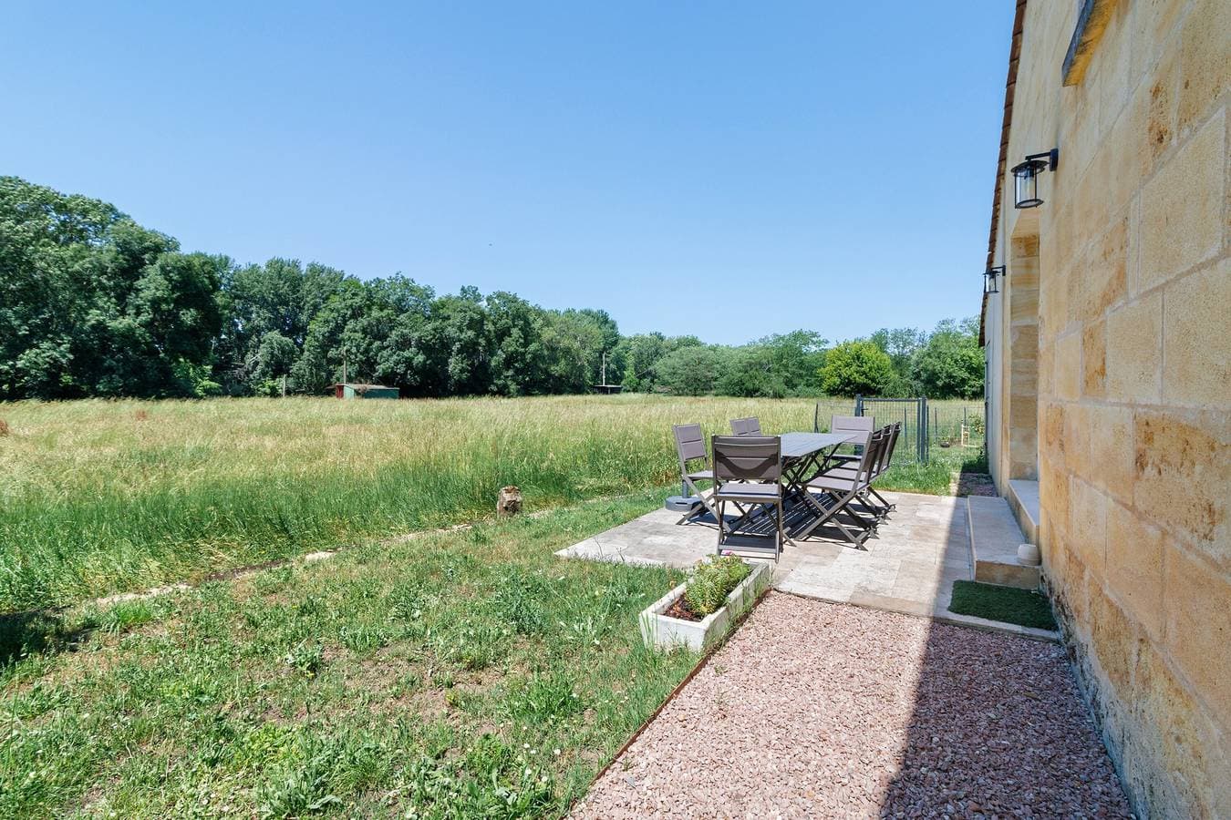 Foto 4 von 23: Gästezimmer Lalande de Pomerol mit gemeinsamer Terrasse, Garten und WLAN