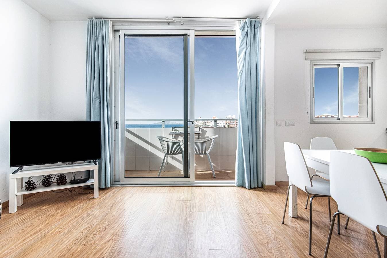 Foto 4 von 26: Ferienwohnung 'Vista Playa y Mar' mit Balkon, WLAN und Klimaanlage