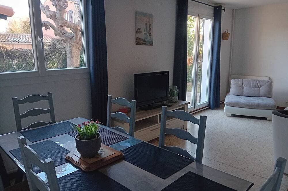 Foto 11 von 20: Large house in Provence village of Entressen with enclosed garden planted with trees, quiet location