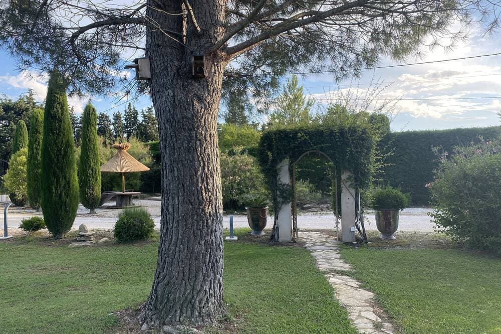 Foto 11 von 30: Schönes Haus, geschlossener Pool in der Nähe von Alpilles, Climatisee, auf dem Land