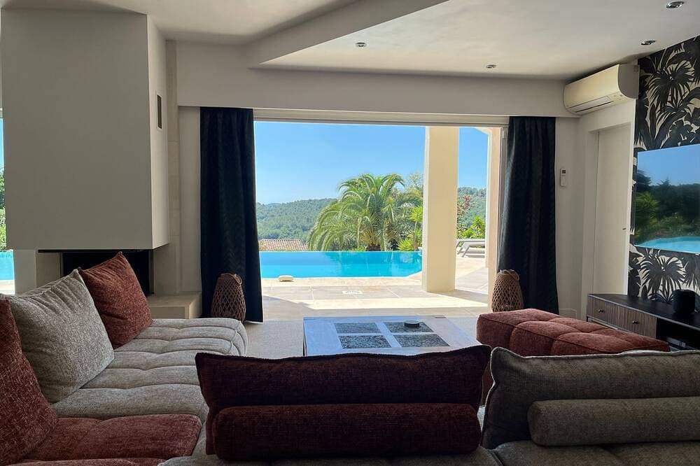 Foto 10 von 30: Design-Villa in der Nähe von Cannes. Panoramablick auf das Meer .. sehr ruhig