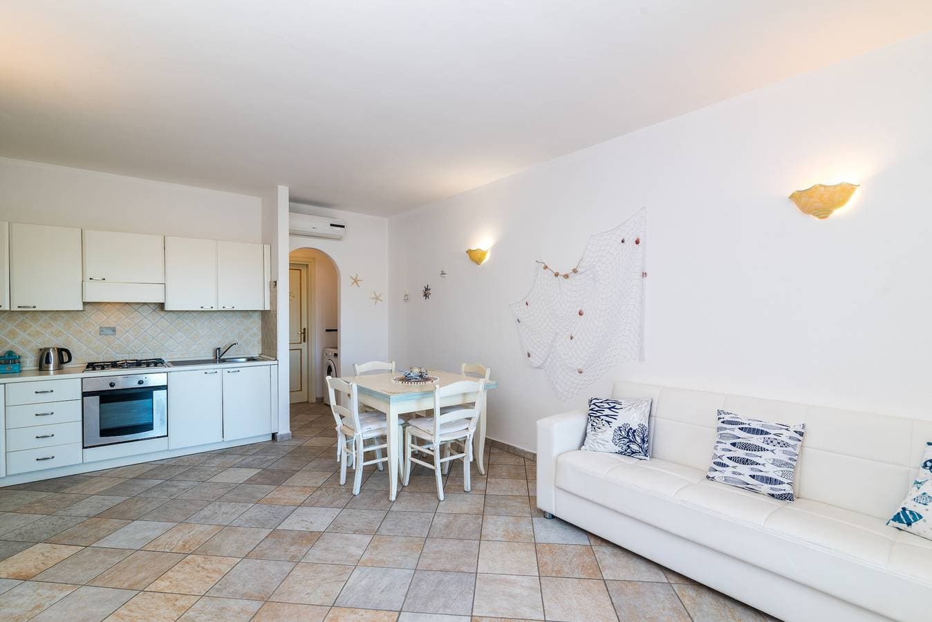 Foto 7 von 20: Ferienwohnung 'Belvedere 18 - 3 Shared Pool' mit Meerblick, privater Terrasse und Klimaanlage