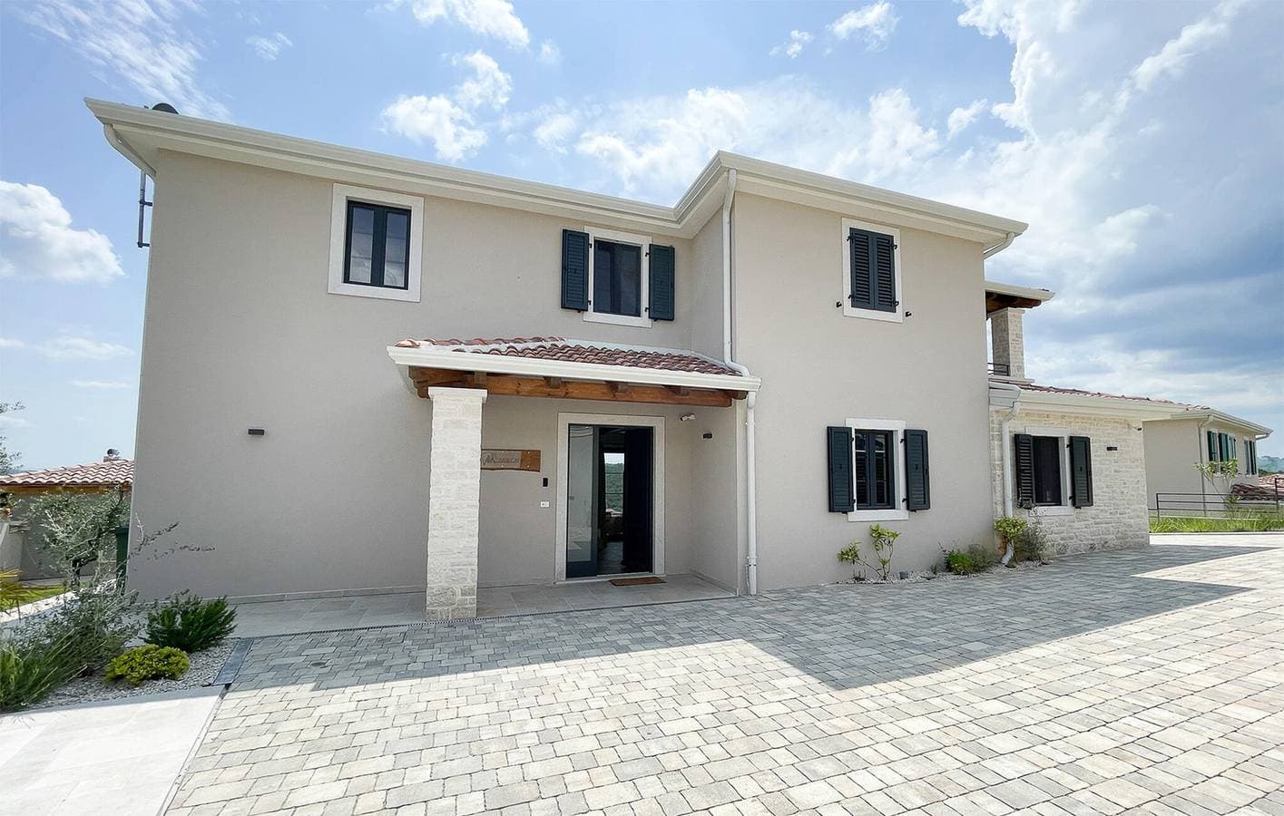 Foto 3 von 35: Charmante 125 m² große Wohnung mit Pool, WLAN und Parkplatz