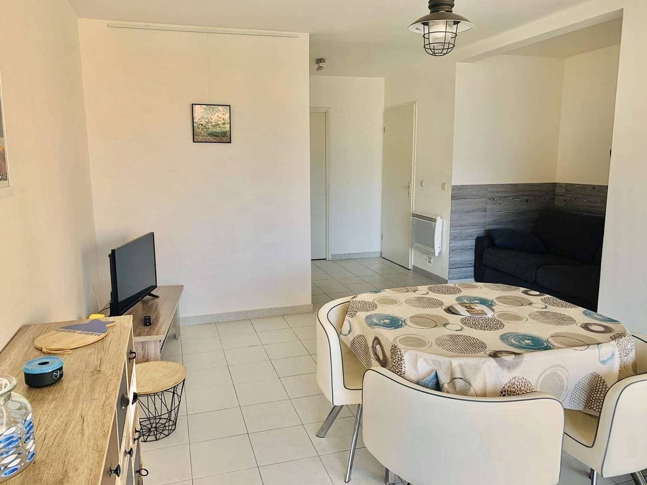 Foto 11 von 16: Zweizimmerwohnung, 4 Betten, Strandnähe, 700m zum Strand, Parkplatz, Citadelle zu Fuß erreichbar