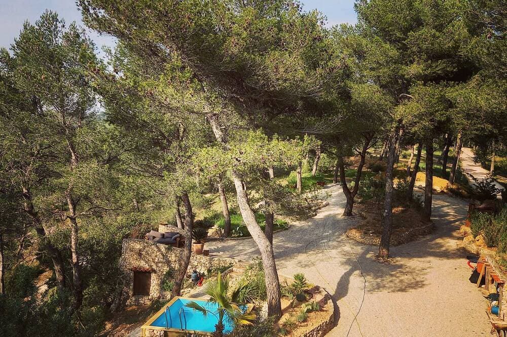 Foto 11 von 22: Le Moulin Rouge Provençal : charming old windmill with hot tub close to Aix