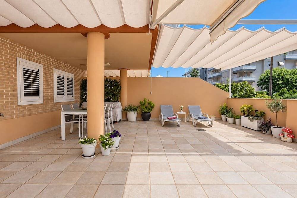 Foto 1 von 30: Neue Wohnung mit großer Terrasse mit Wifi bei 200 mtrs. vom strand entfernt