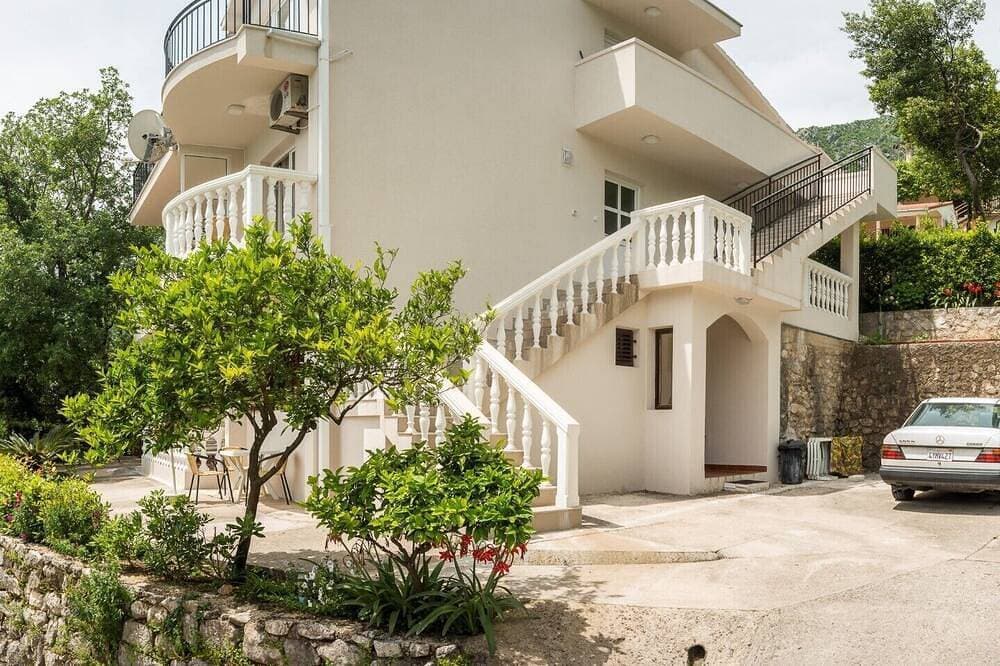 Foto 7 von 30: Villa Radonic Unit B - Atemberaubende Aussicht, tolle Lage, Uferpromenade, Parkplatz
