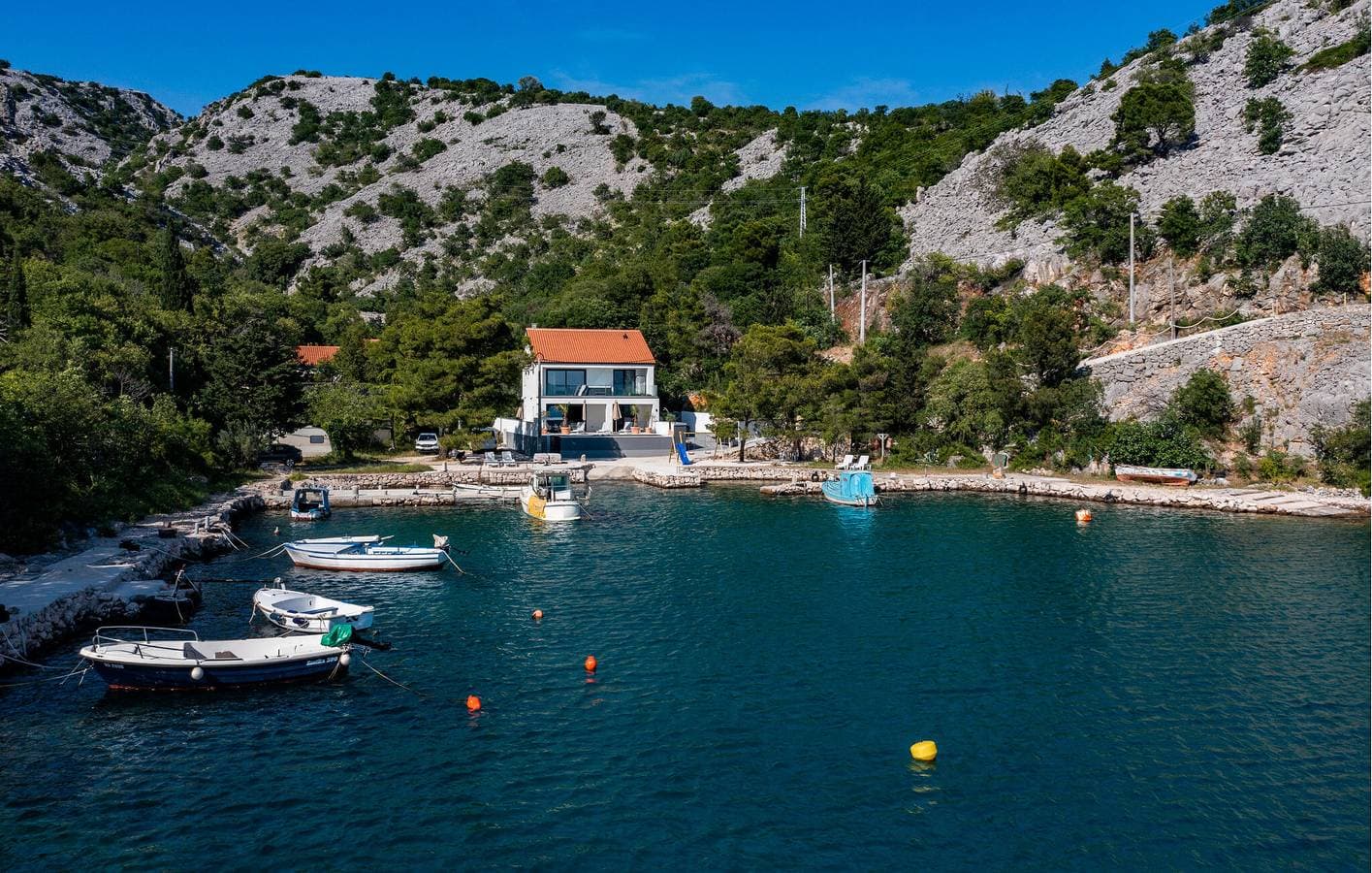 Gemütliche 200 m² große Wohnung mit Pool, Terrasse und 1,5 km entferntem Strandzugang 1