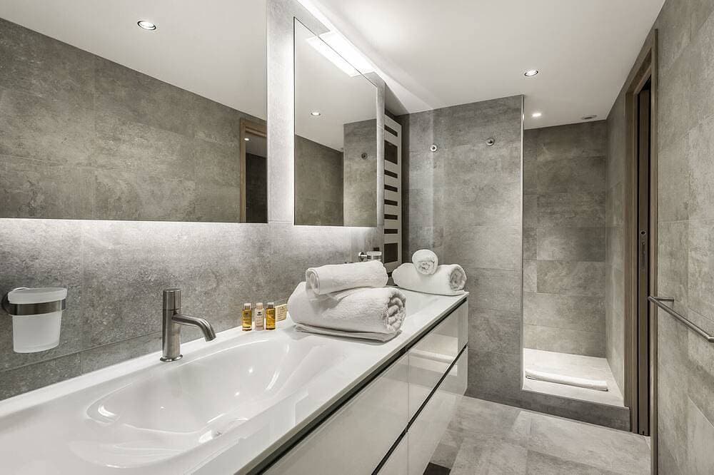 Foto 6 von 17: Renovierte 3-Zimmer-Wohnung, Courchevel 1850, mit Balkon und Parkplatz