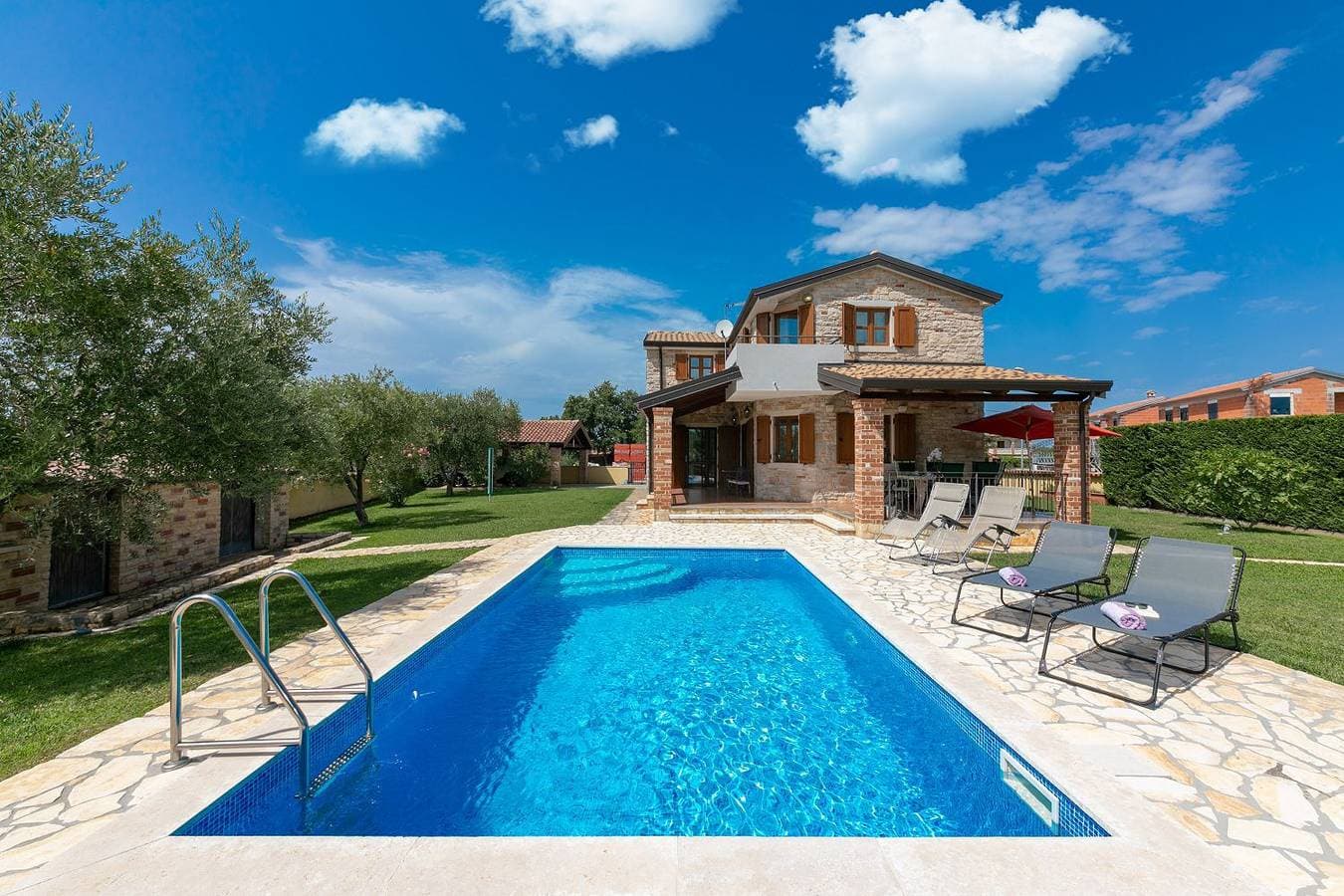Mediterrane Villa mit privatem Salzwasserpool, Babybett, Whirlpool, Tischtennis, Spielplatz 1