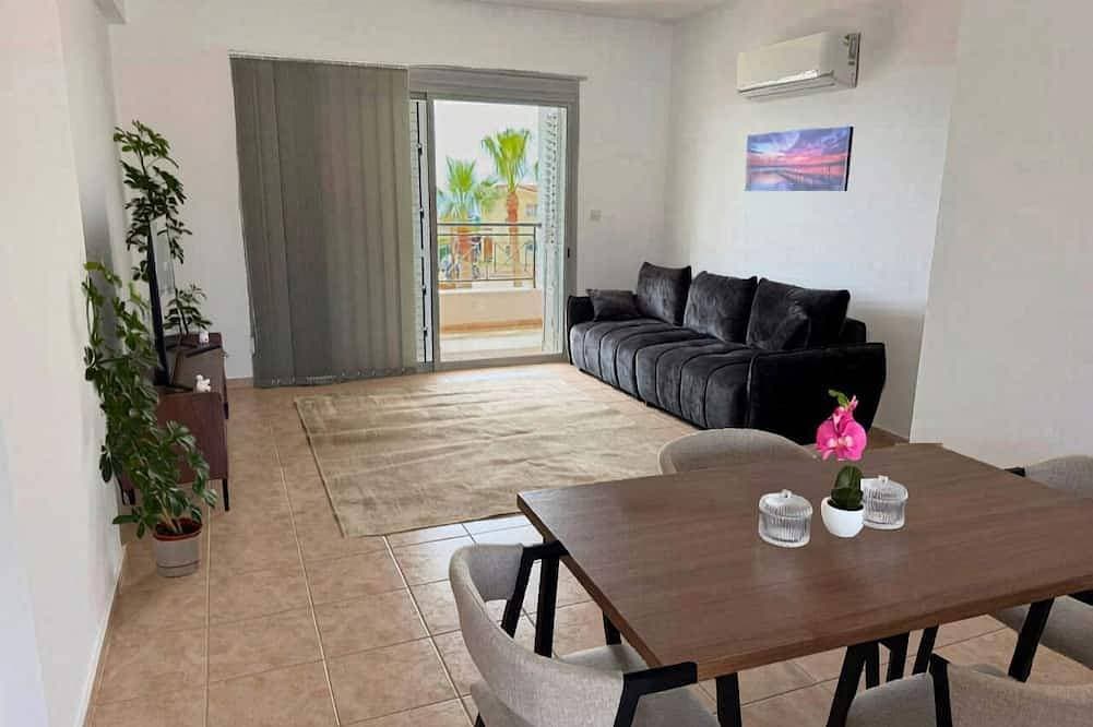 Foto 6 von 21: Sea View Family Retreat with Pool & Balcony - Near Coral Bay